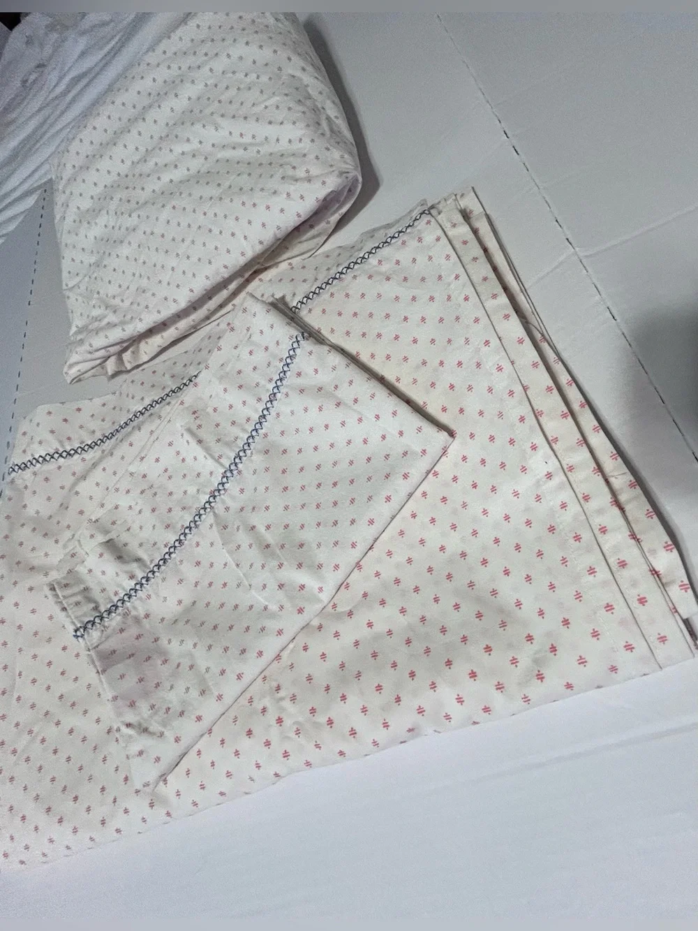 Opal House Sheet Set 3 Piece White & Salmon with Blue Embroidery Border XL Twin